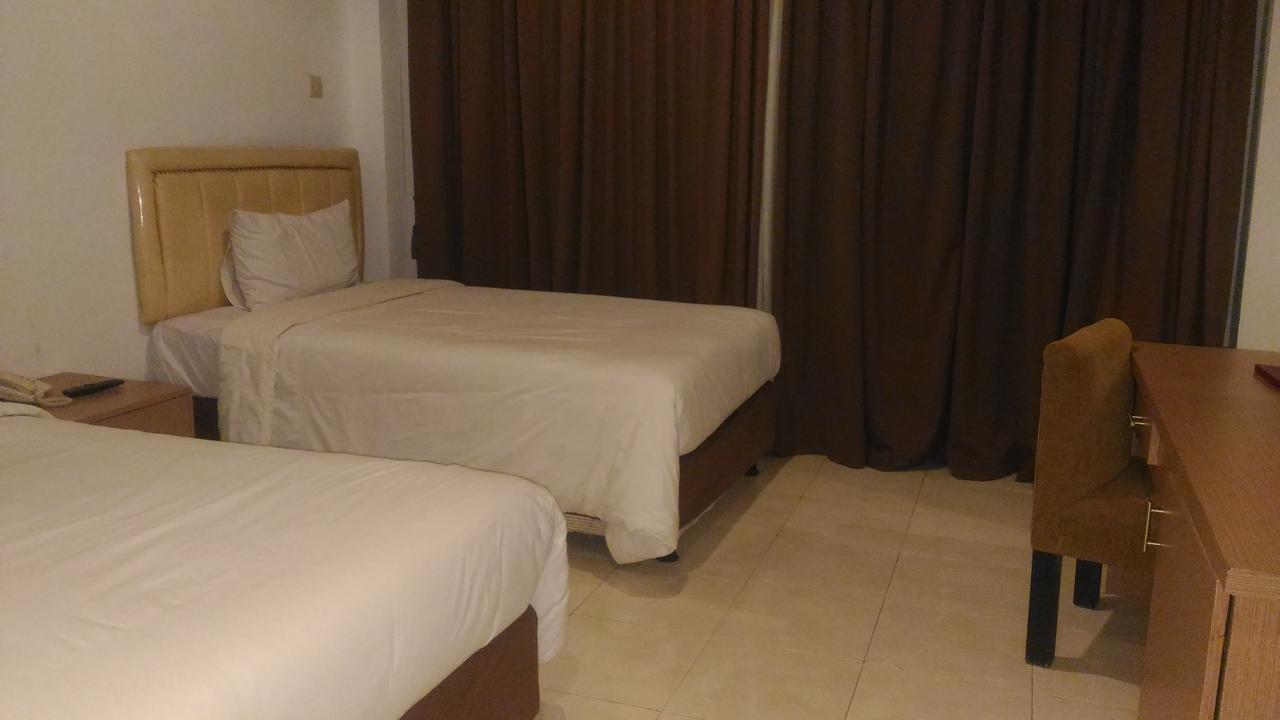 Grand Royal Taliwang Hotel Экстерьер фото