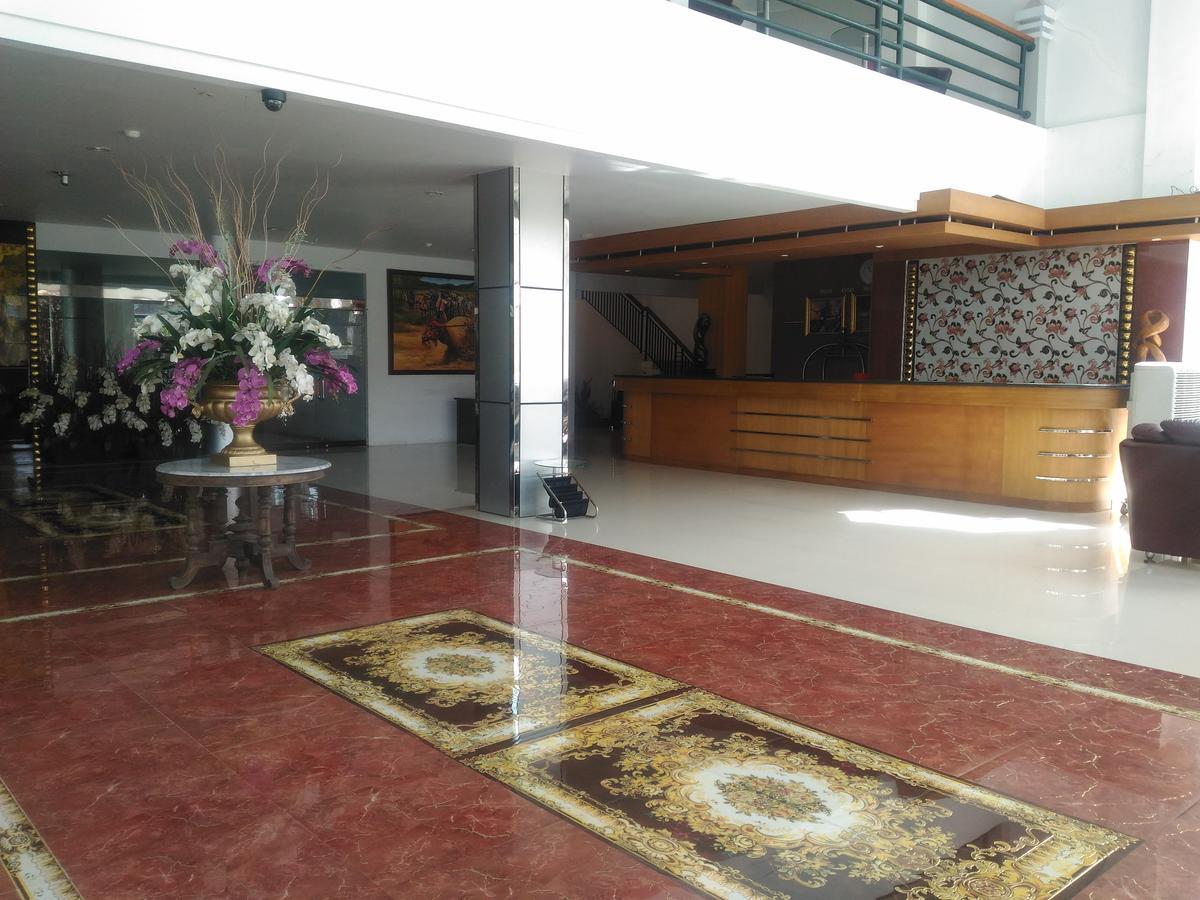 Grand Royal Taliwang Hotel Экстерьер фото